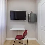 Domus Carducci 13 게스트하우스 4*