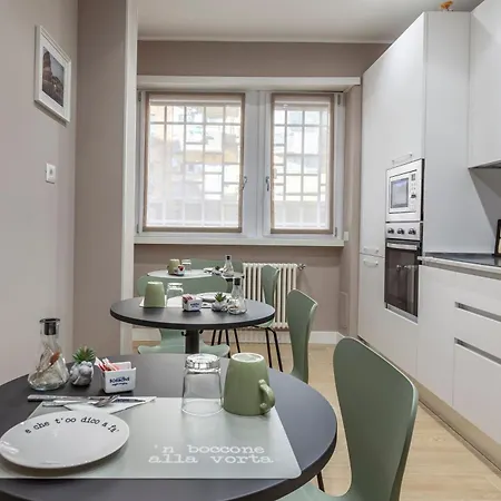 Domus Carducci 13 Guest house