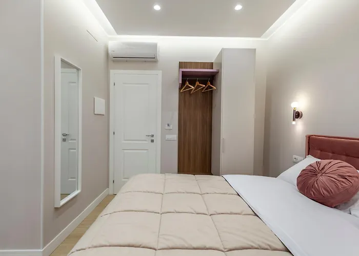 Guest house Domus Carducci 13 4*